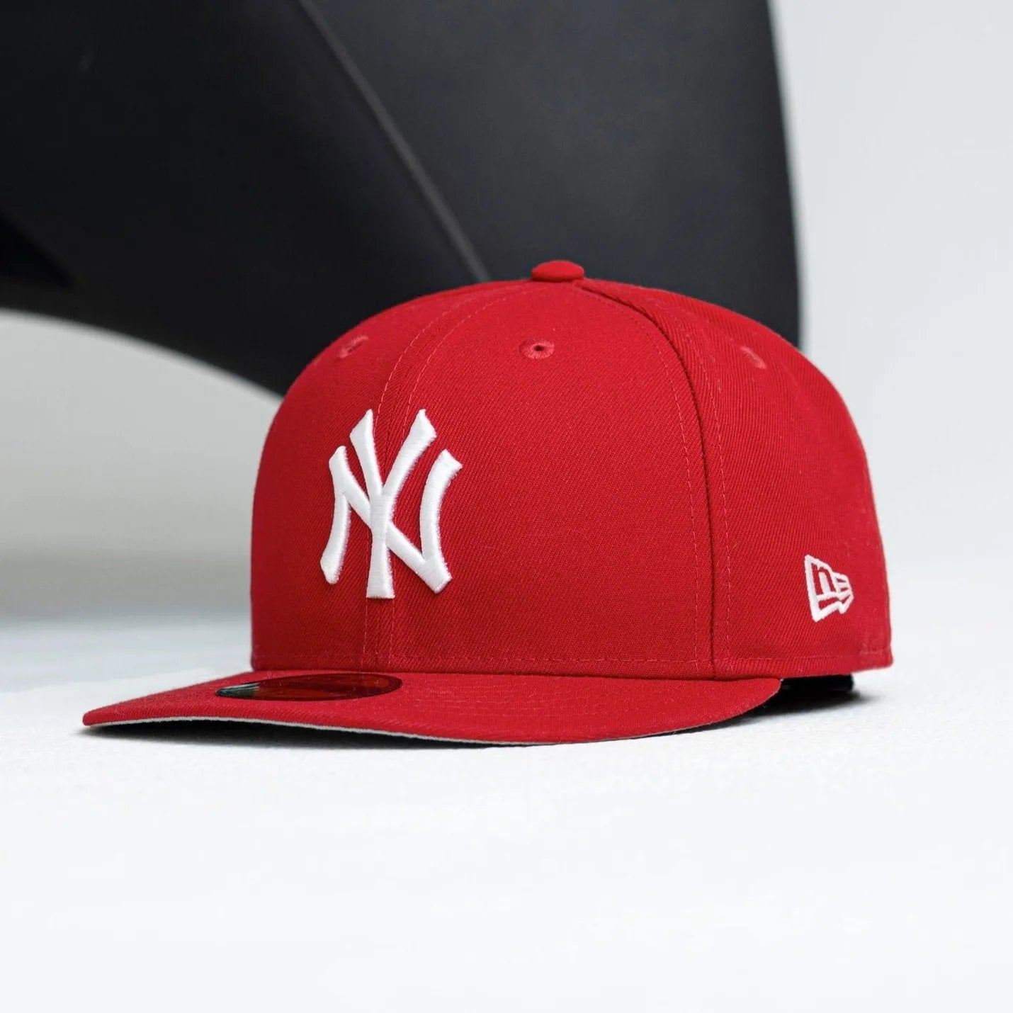 NEW ERA 59FIFTY MLB NEW YORK YANKEES RED GREY UV FITTED CAP