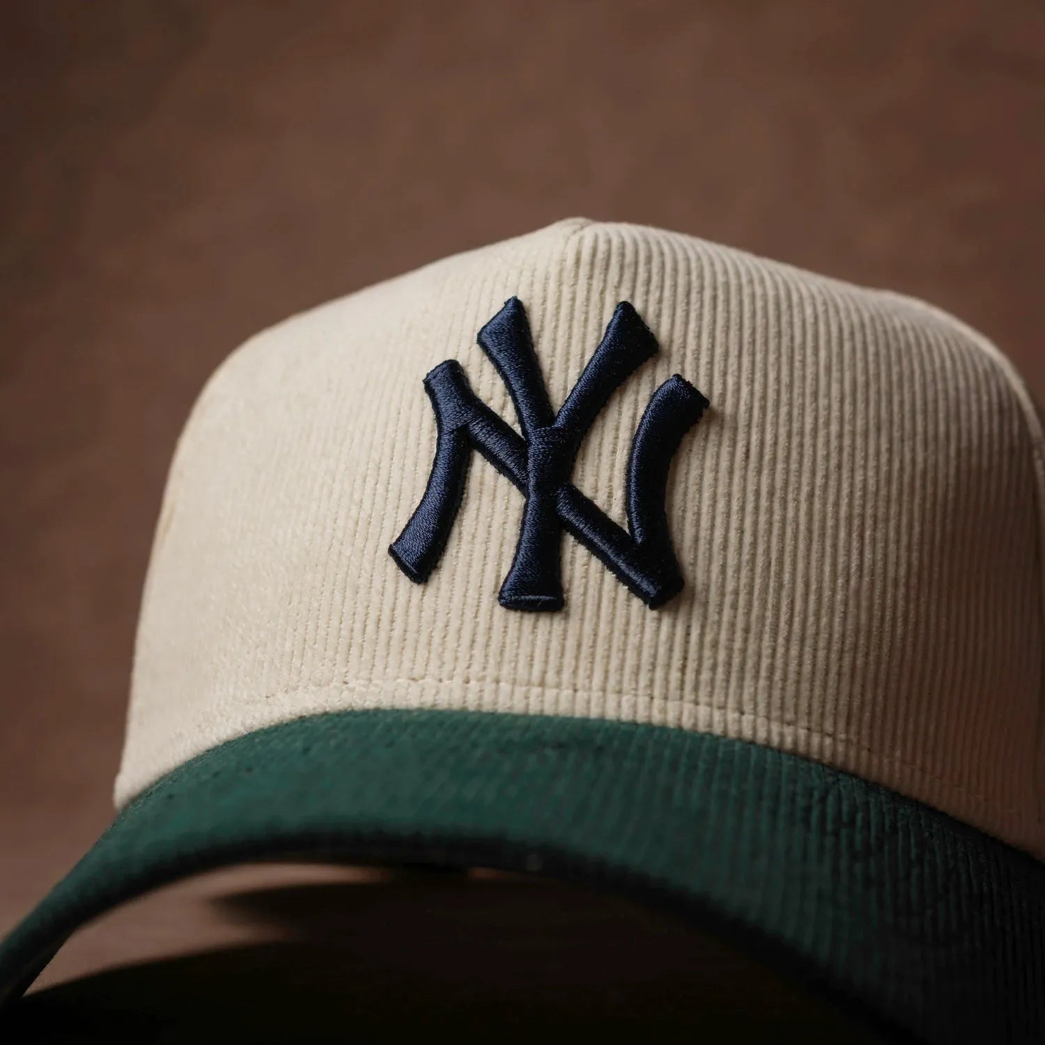 NEW ERA 9FORTY A-FRAME MLB NEW YORK YANKEES WORLD SERIES 1996 CORD TWO TONE / GREY UV SNAPBACK - FAM
