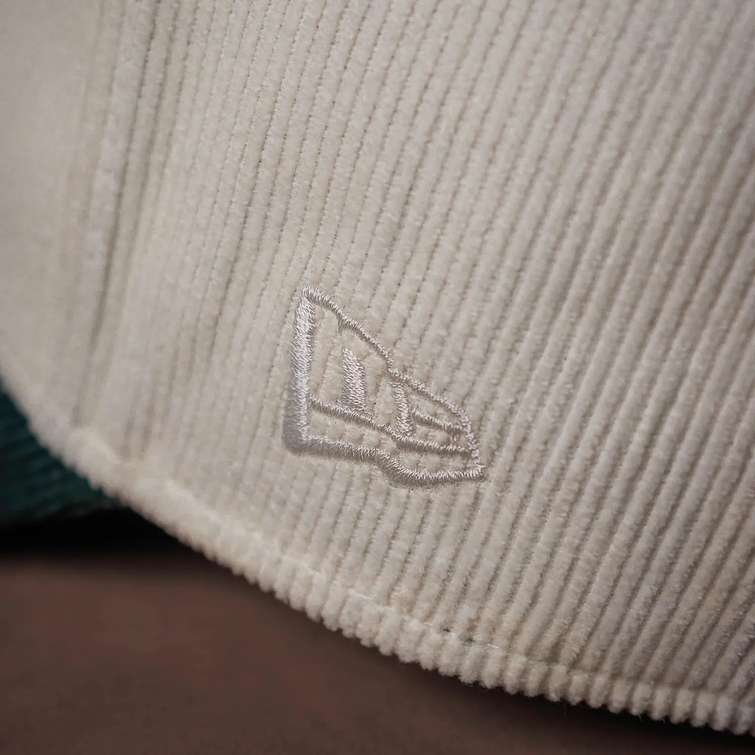 NEW ERA 9FORTY A-FRAME MLB NEW YORK YANKEES WORLD SERIES 1996 CORD TWO TONE / GREY UV SNAPBACK - FAM