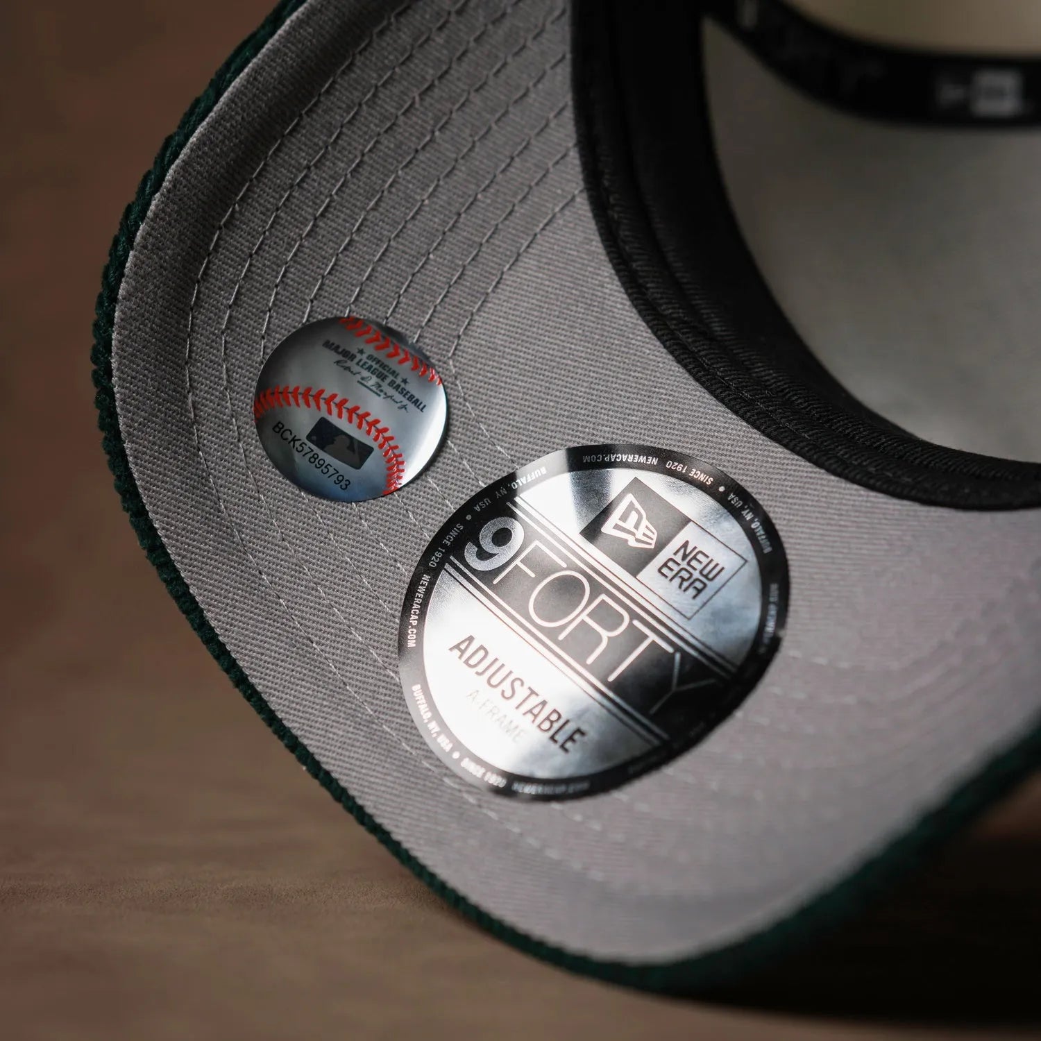 NEW ERA 9FORTY A-FRAME MLB NEW YORK YANKEES WORLD SERIES 1996 CORD TWO TONE / GREY UV SNAPBACK - FAM