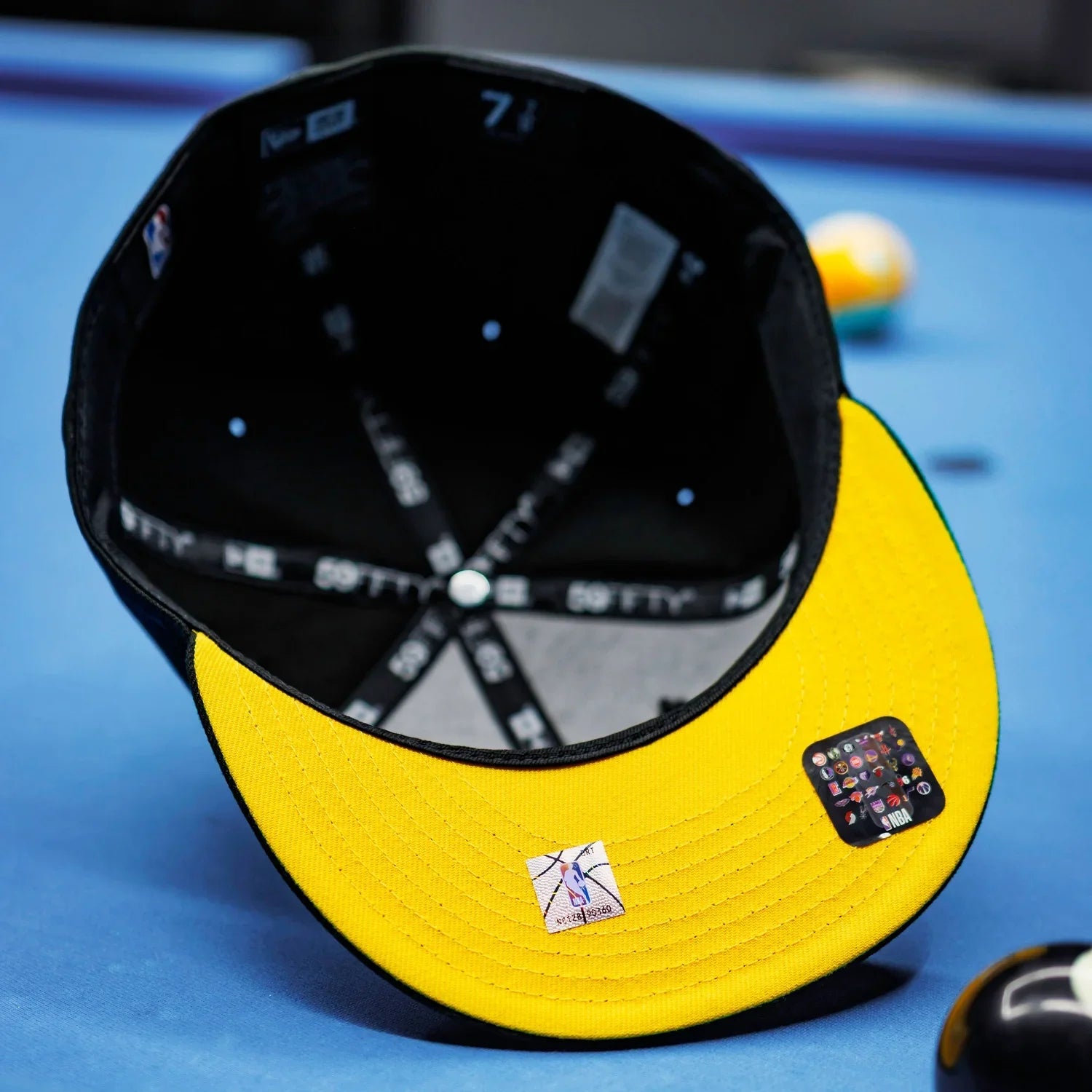 SACRAMENTO KINGS NBA BLACK YELLOW UV / NEW ERA 59FIFTY FITTED CAP