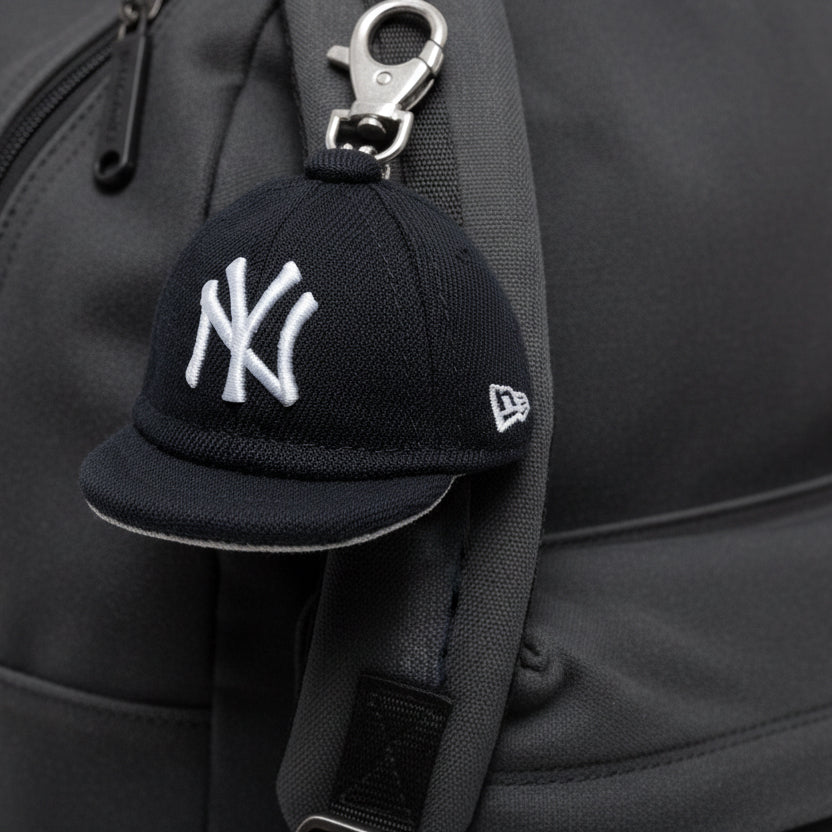 NEW YORK YANKEES MLB MINI CAP KEYCHAIN DARK BLUE / NEW ERA