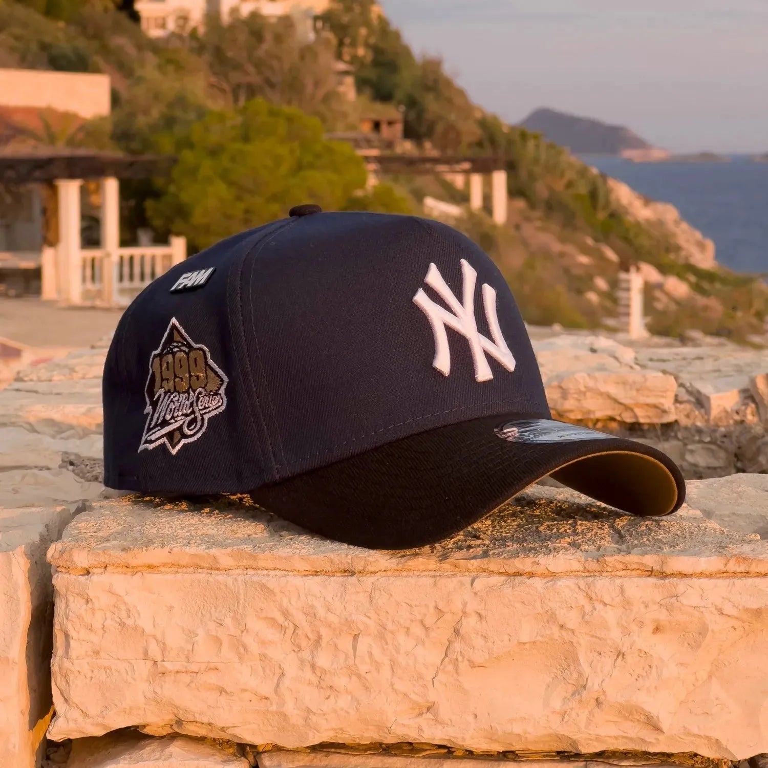 NEW ERA 9FORTY A-FRAME NEW YORK YANKEES WORLD SERIES 1999 TWO TONE / KHAKI UV SNAPBACK - FAM
