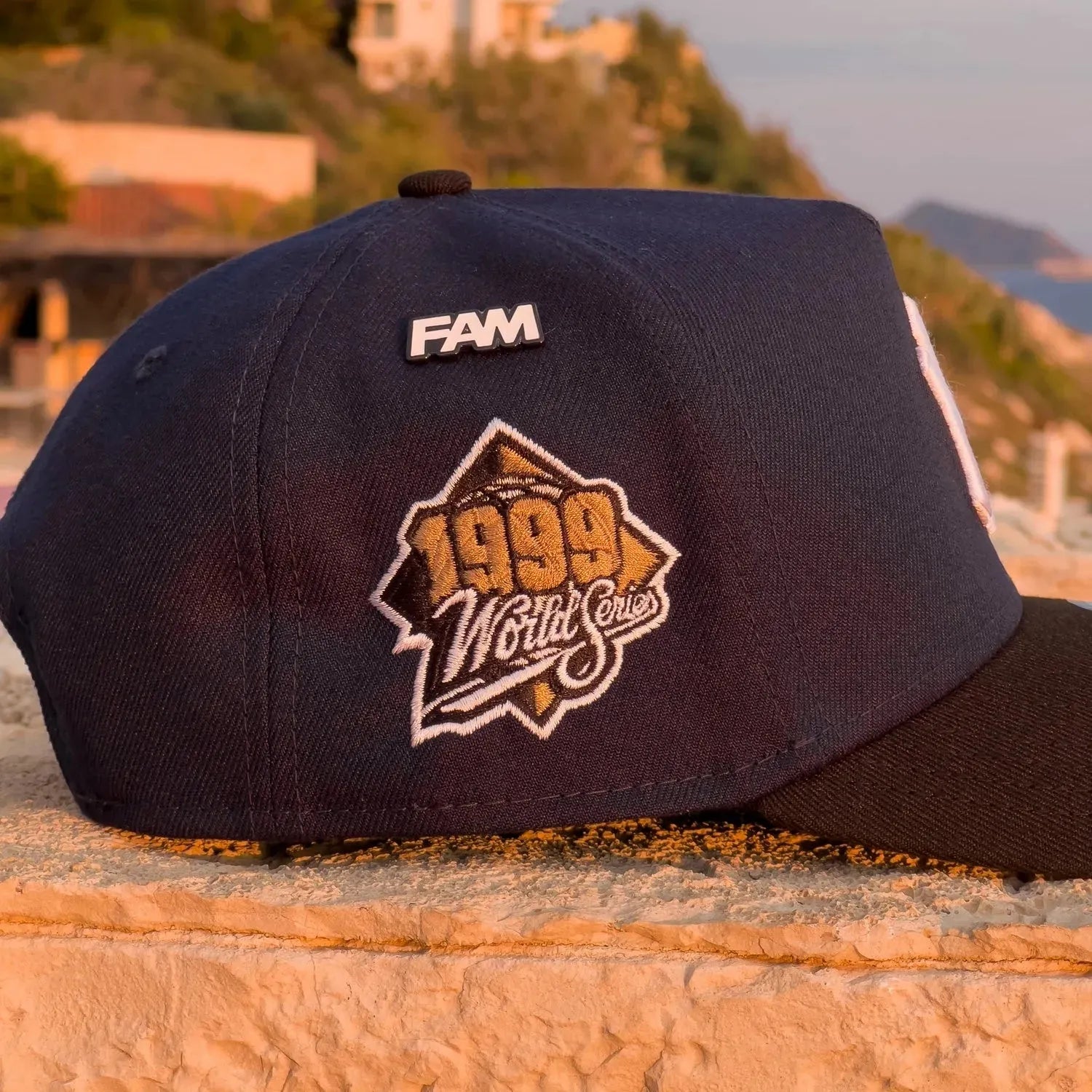 NEW ERA 9FORTY A-FRAME NEW YORK YANKEES WORLD SERIES 1999 TWO TONE / KHAKI UV SNAPBACK - FAM