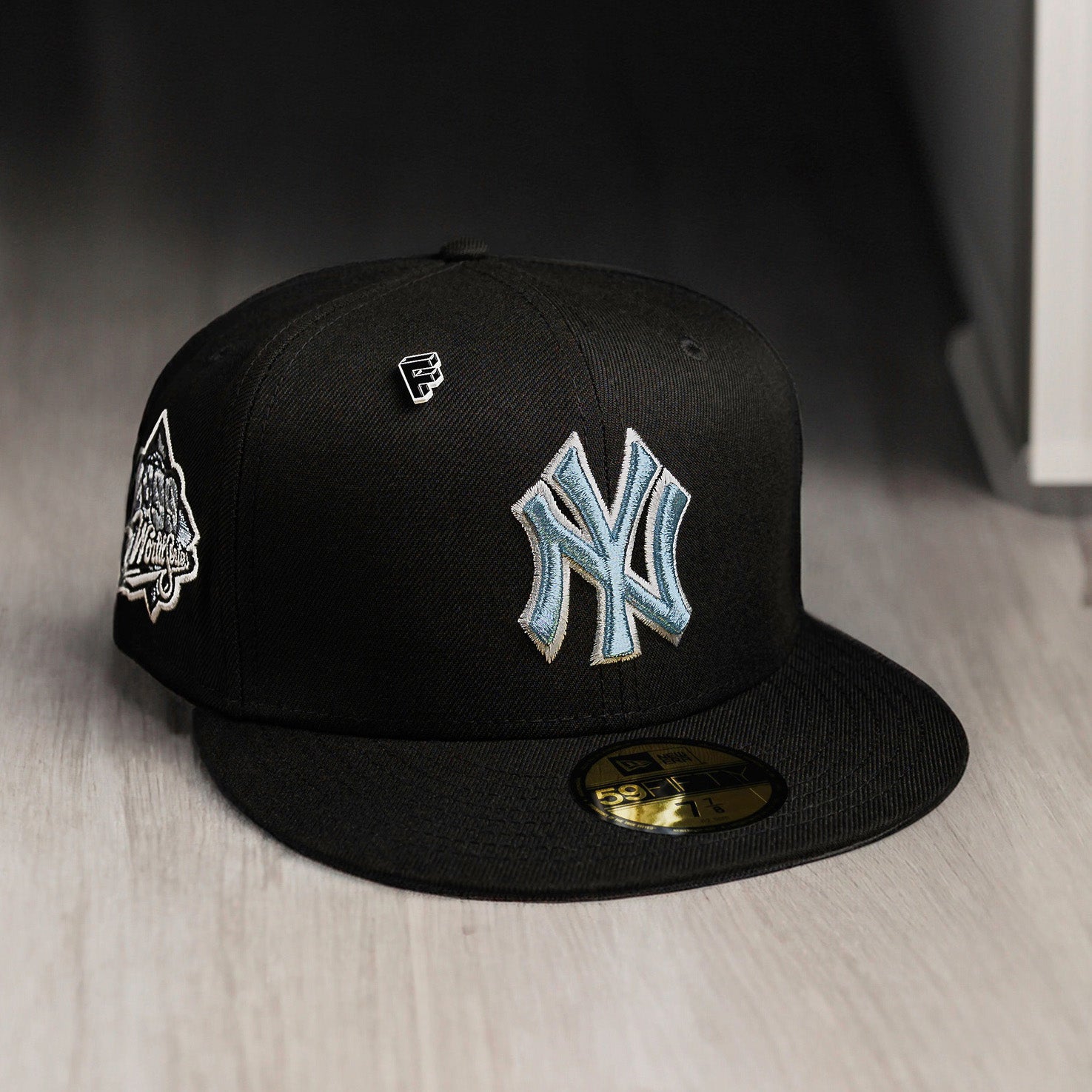 NEW ERA 59FIFTY MLB WS 99 NEW YORK YANKEES BLACK / GRAY UV FITTED CAP