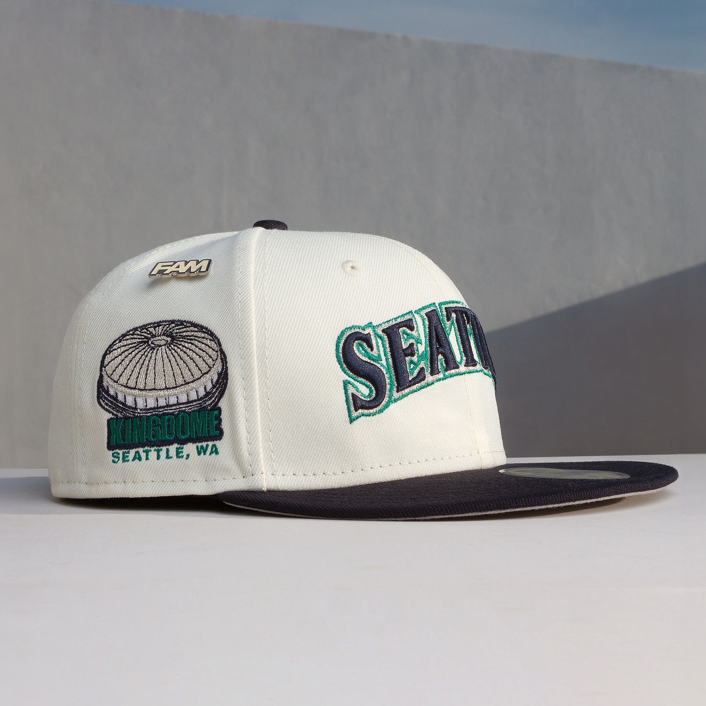 NEW ERA 59FIFTY MLB SEATTLE MARINERS KINGDOME PATCH TWO TONE / GREY UV FITTED CAP