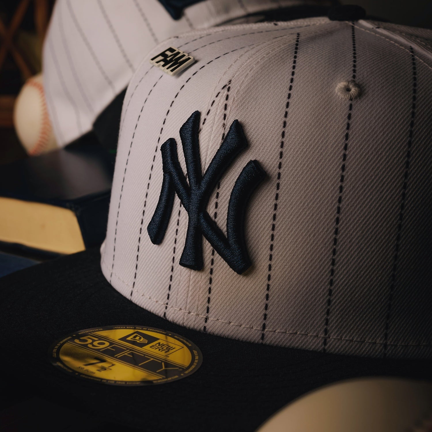 NEW ERA 59FIFTY MLB NEW YORK YANKEES TWENTY SEVEN TITLES TWO TONE / GREY UV FITTED CAP