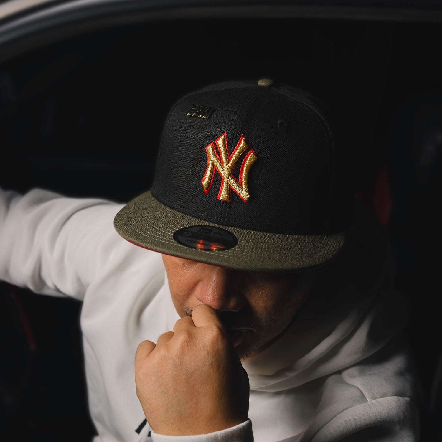 NEW ERA 9FIFTY MLB NEW YORK YANKEES WORLD SERIES 1999 TWO TONE / SCARLET UV SNAPBACK CAP