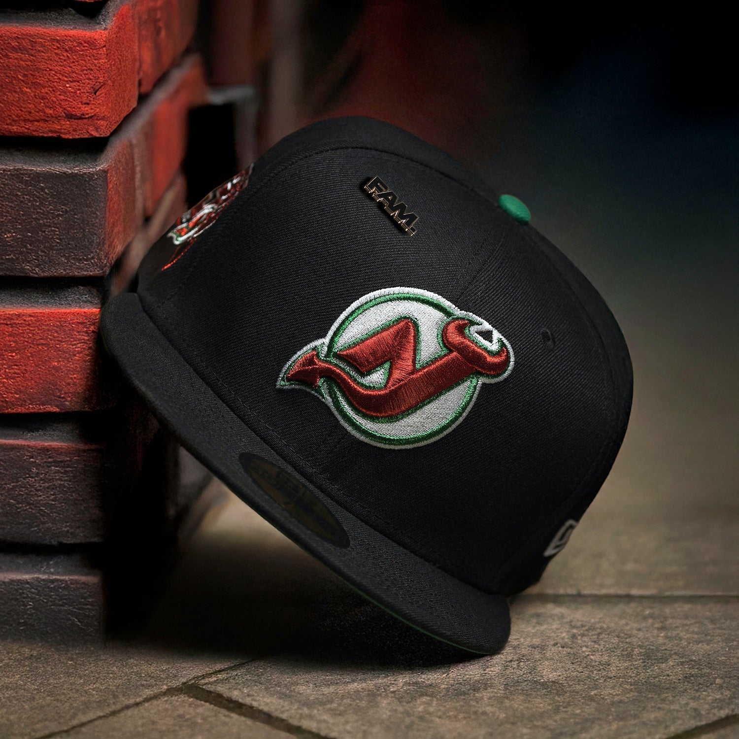 NEW JERSEY DEVILS NHL BLACK KELLY GREEN UV / NEW ERA 59FIFTY FITTED CAP
