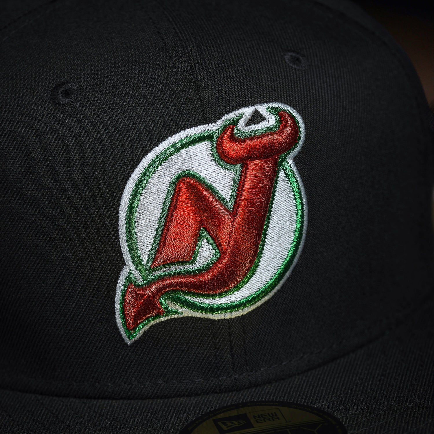 NEW JERSEY DEVILS NHL BLACK KELLY GREEN UV / NEW ERA 59FIFTY FITTED CAP
