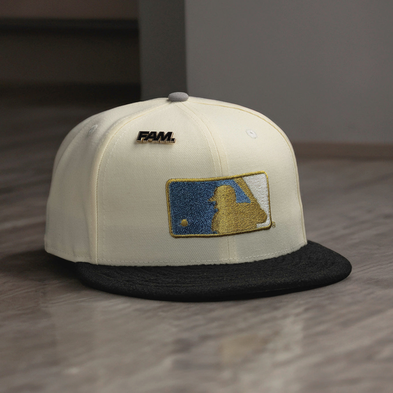 MLB LOGO CHROME WHITE BLACK TWO TONE GREY UV / NEW ERA 59FIFTY CAP