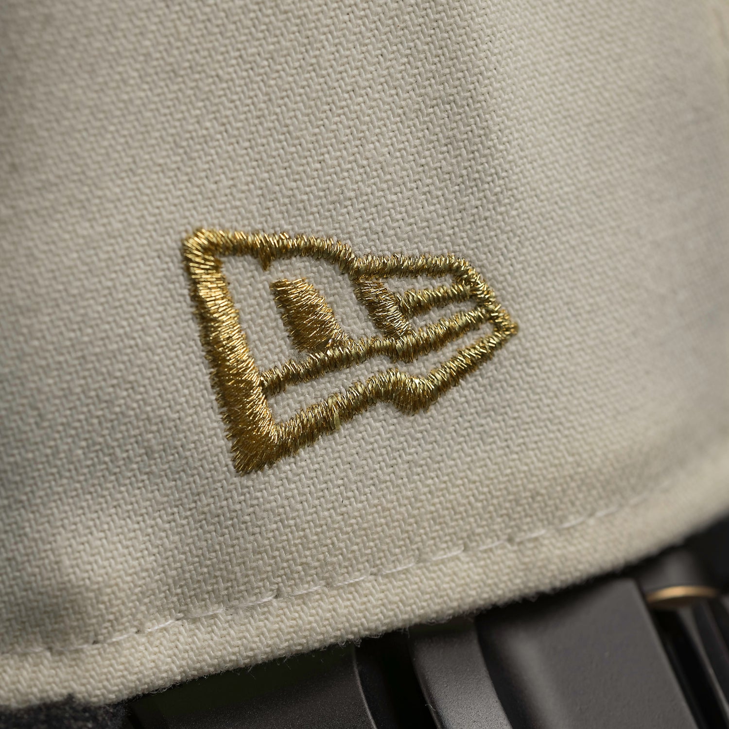 MLB LOGO CHROME WHITE BLACK TWO TONE GREY UV / NEW ERA 59FIFTY CAP