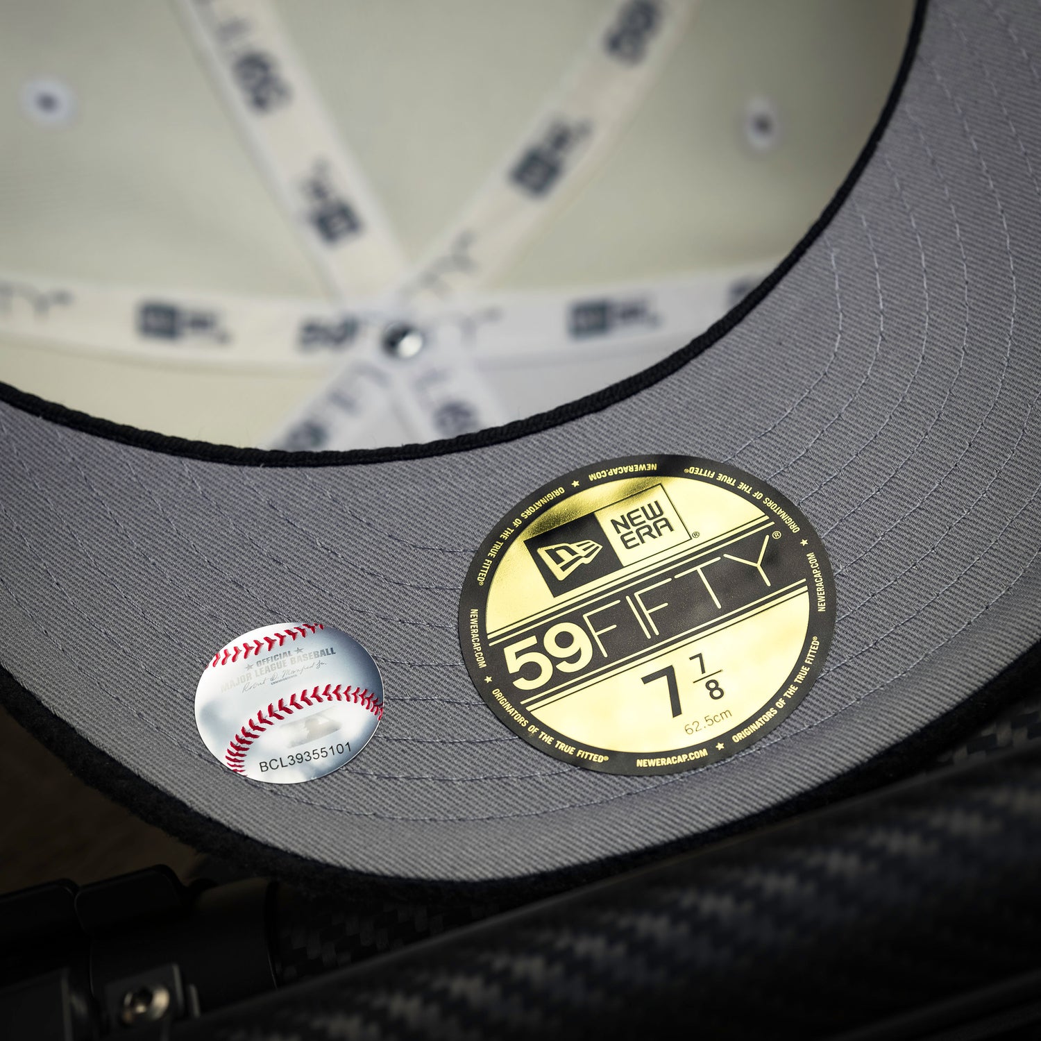 MLB LOGO CHROME WHITE BLACK TWO TONE GREY UV / NEW ERA 59FIFTY CAP