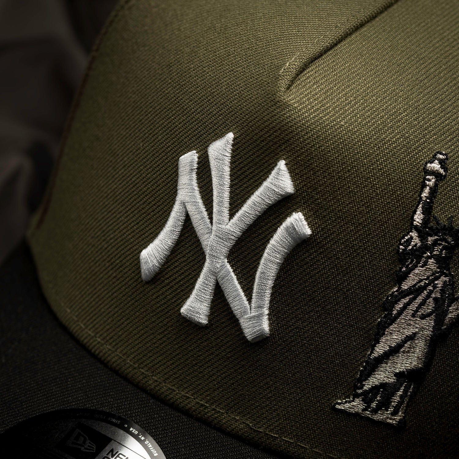 NEW YORK YANKEES MLB OLIVE BLACK TWO ONE GRAY UV / NEW ERA 9FORTY A-FRAME