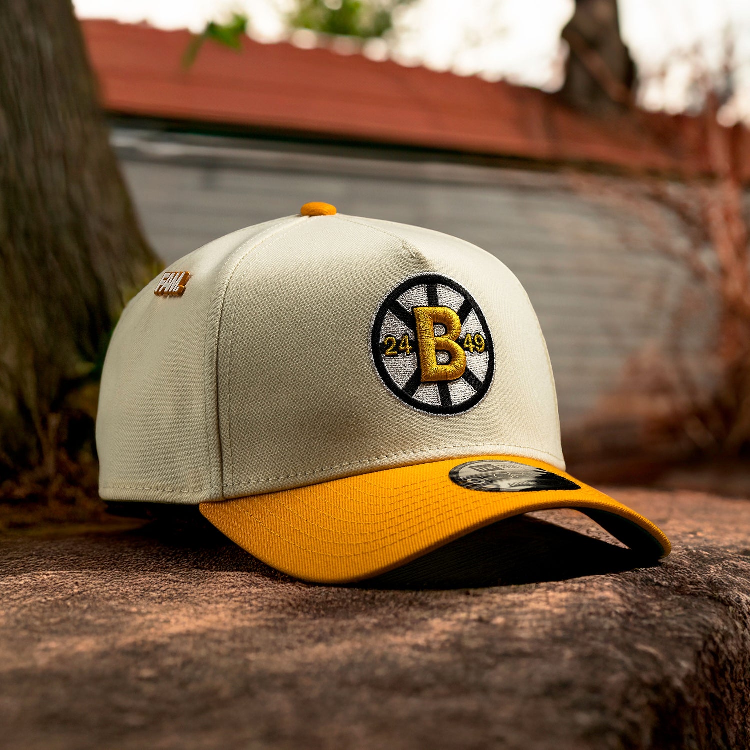 NEW ERA 9FORTY A-FRAME NHL BOSTON BRUINS CHROME WHITE / KELLY GREEN UV SNAPBACK