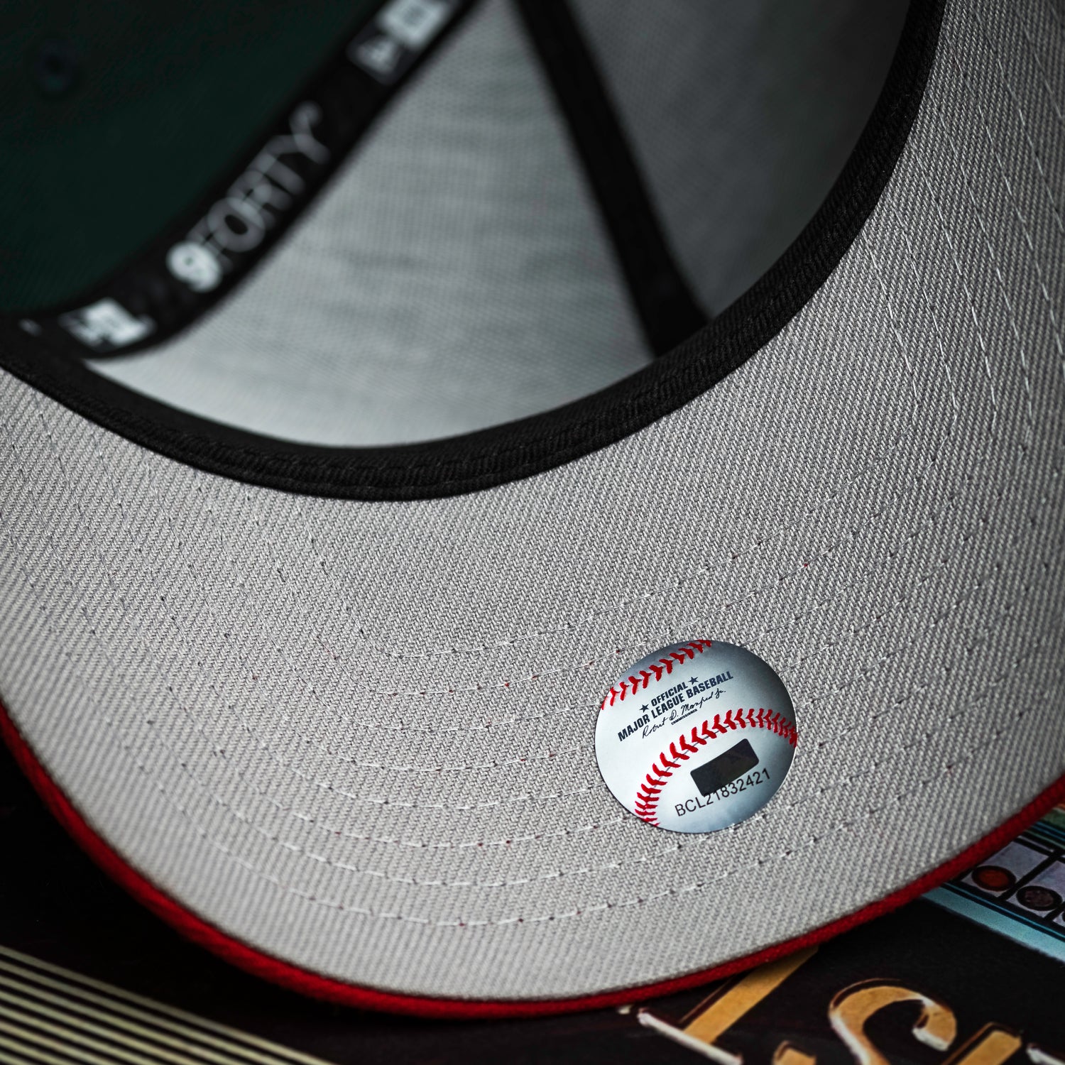 NEW YORK YANKEES MLB GREEN SCARLET TWO TONE GREY UV / NEW ERA 9FORTY A-FRAME