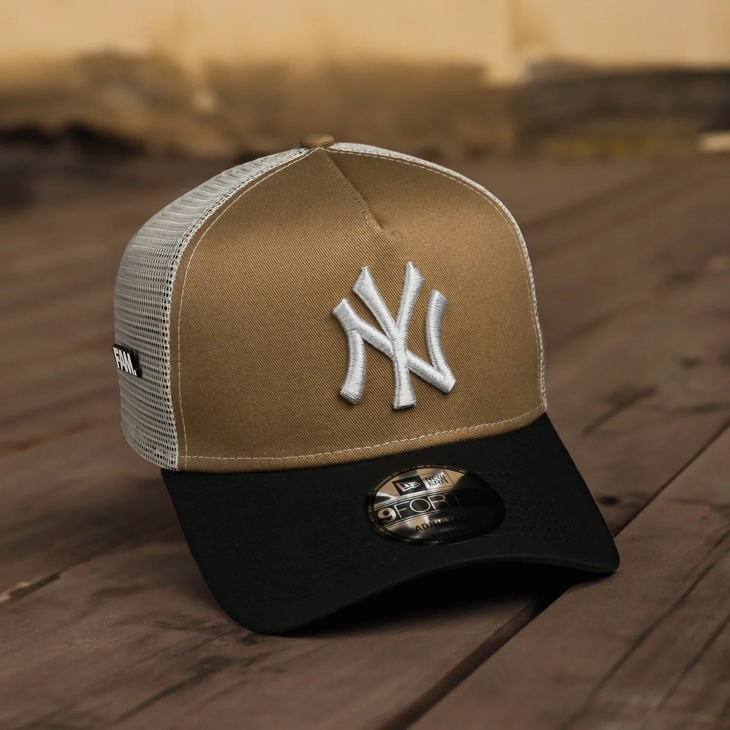 NEW ERA 9FORTY A-FRAME MLB NEW YORK YANKEES KHAKI / KELLY GREEN UV TRUCKER