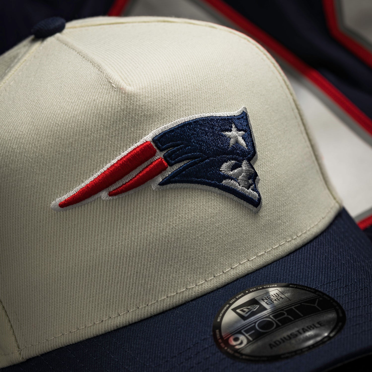 NEW ENGLAND PATRIOTS NFL CHROME WHITE BLUE TWO TONE GRAY UV / NEW ERA 9FORTY A-FRAME