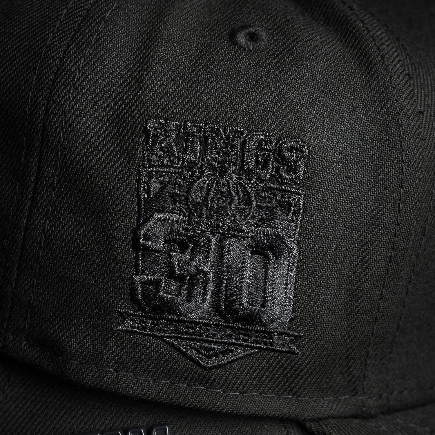 LOS ANGELES KINGS NHL BLACK SCARLET UV / NEW ERA 59FIFTY FITTED CAP