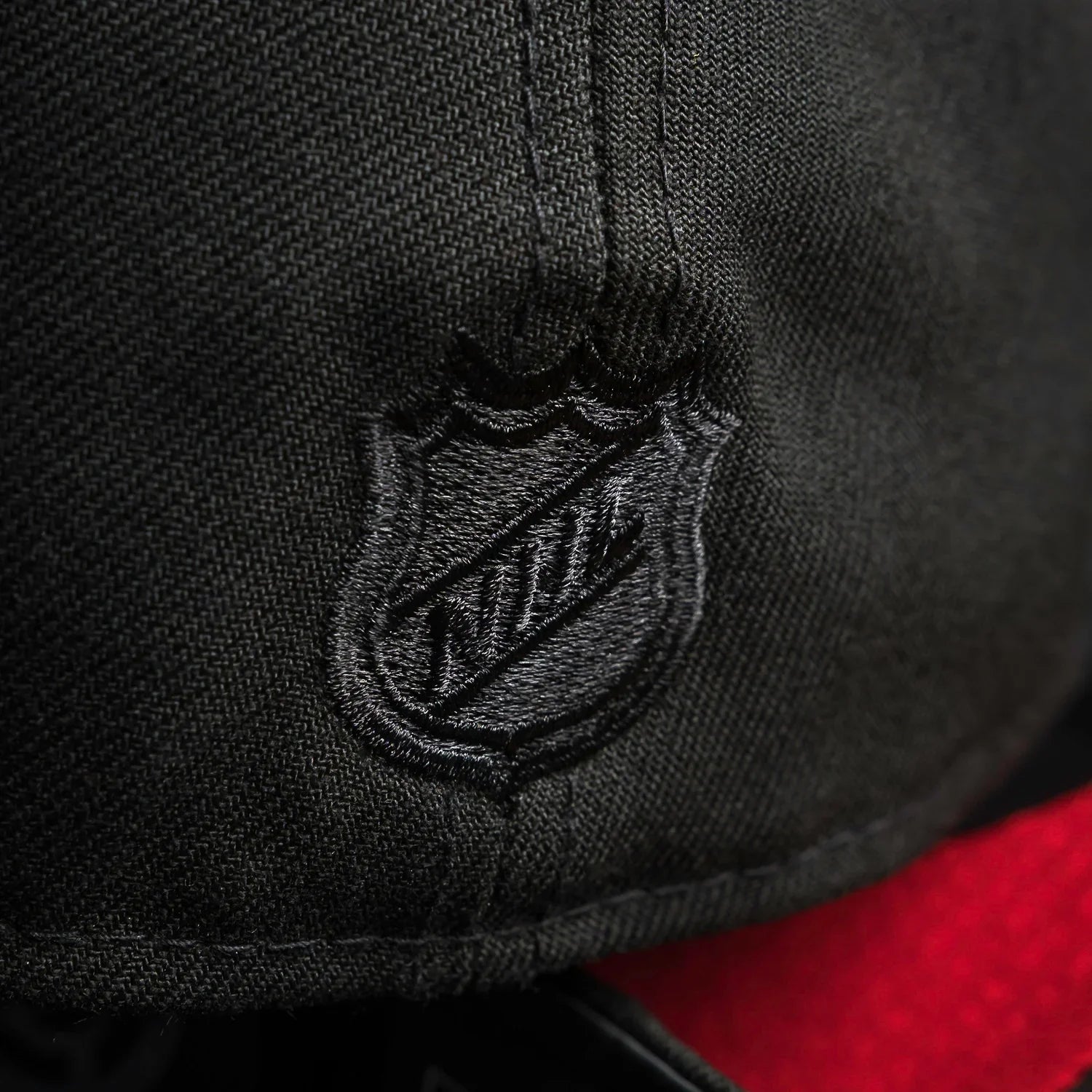 LOS ANGELES KINGS NHL BLACK SCARLET UV / NEW ERA 59FIFTY FITTED CAP