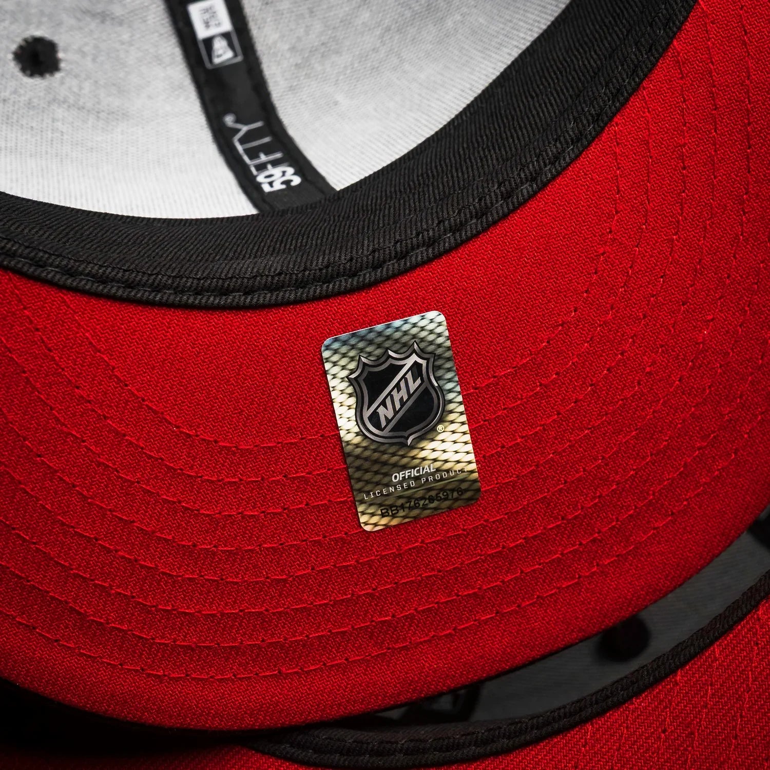 CHICAGO BLACKHAWKS NHL BLACK SCARLET UV / NEW ERA 59FIFTY FITTED CAP