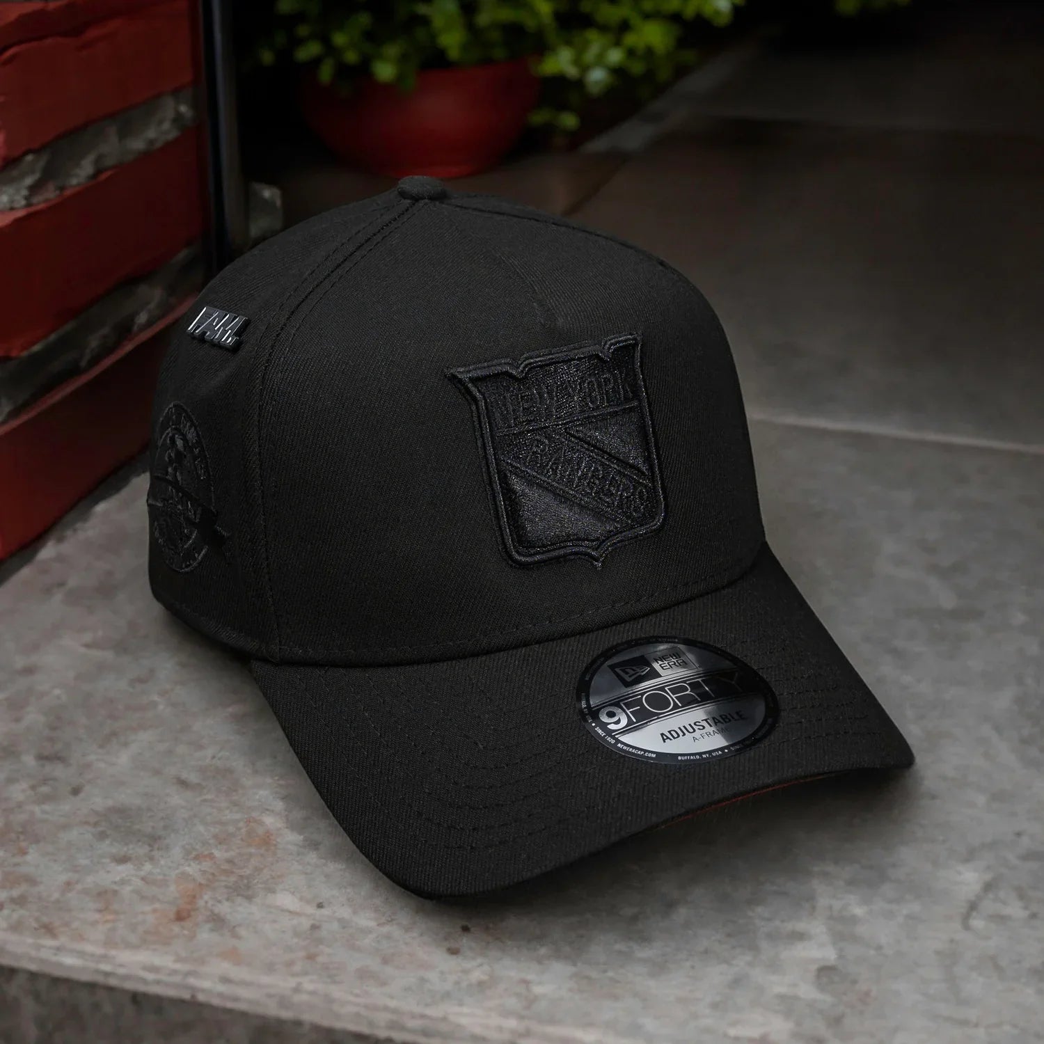 NEW YORK RANGERS NHL BLACK SCARLET UV / NEW ERA 9FORTY A-FRAME