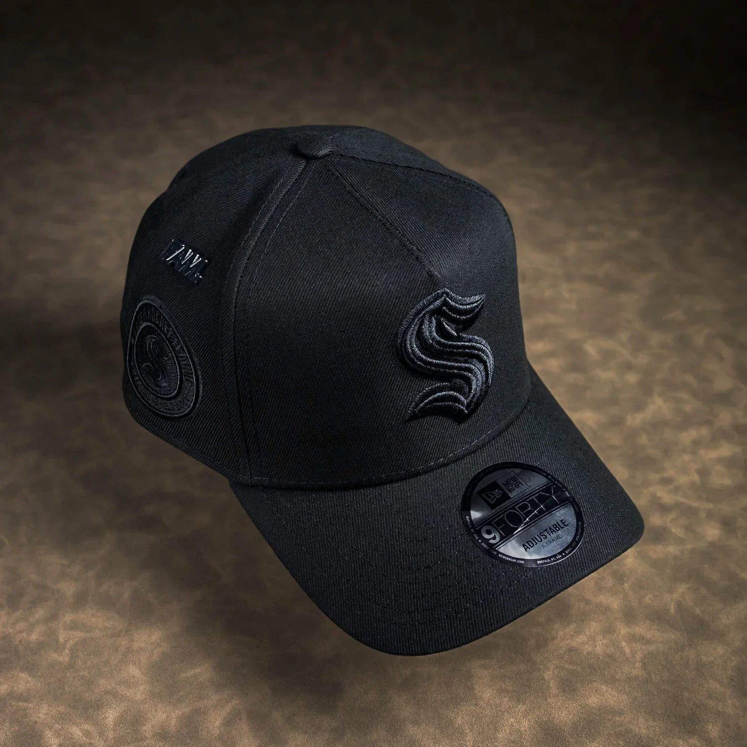 SEATTLE KRAKEN NHL BLACK SCARLET UV / NEW ERA 9FORTY A-FRAME