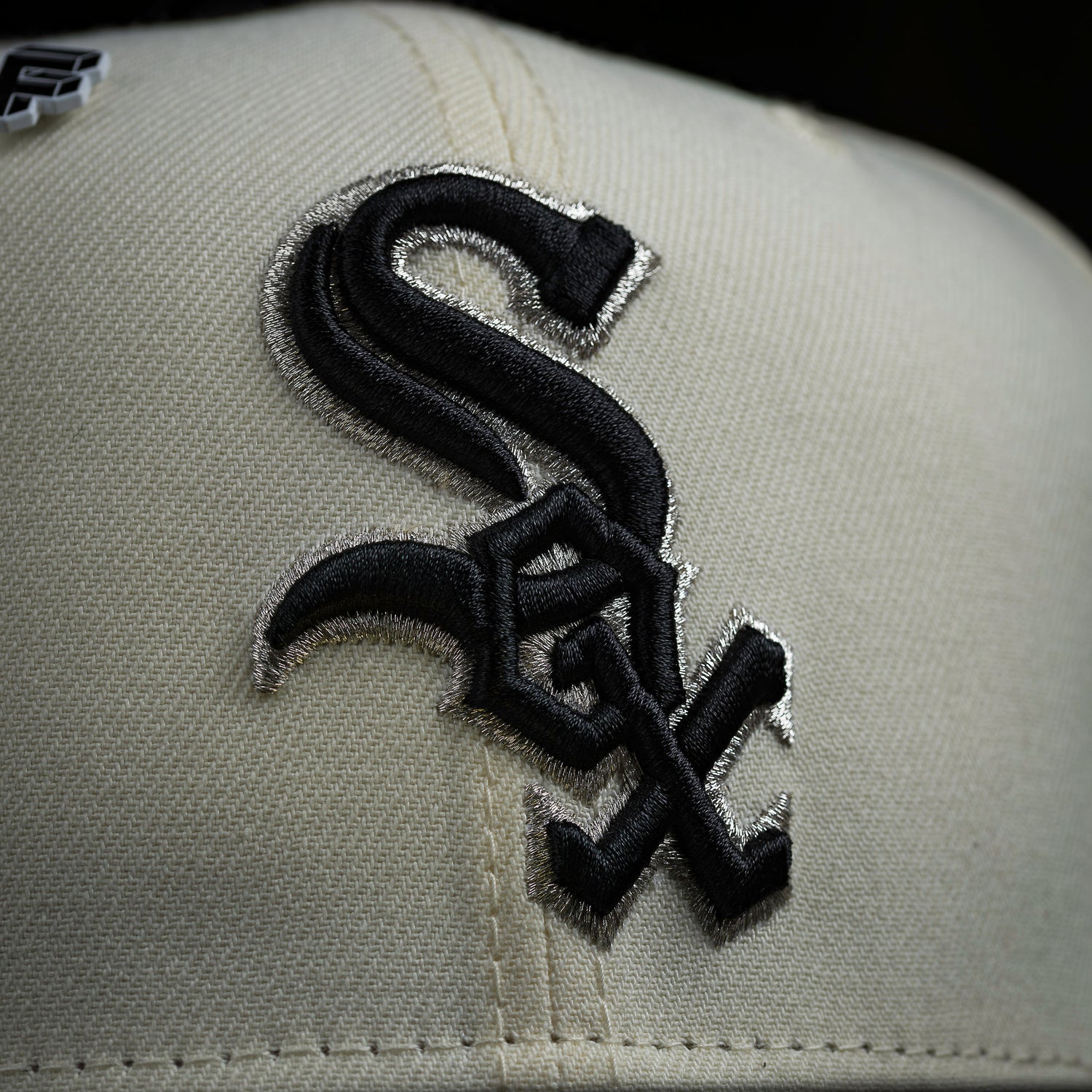CHICAGO WHITE SOX MLB CHROME WHITE BLACK TWO TONE GREEN UV / NEW ERA 59FIFTY CAP