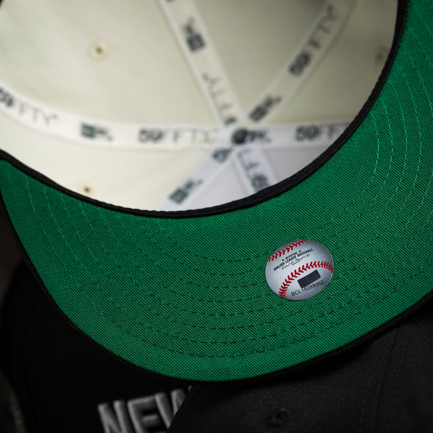 CHICAGO WHITE SOX MLB CHROME WHITE BLACK TWO TONE GREEN UV / NEW ERA 59FIFTY CAP