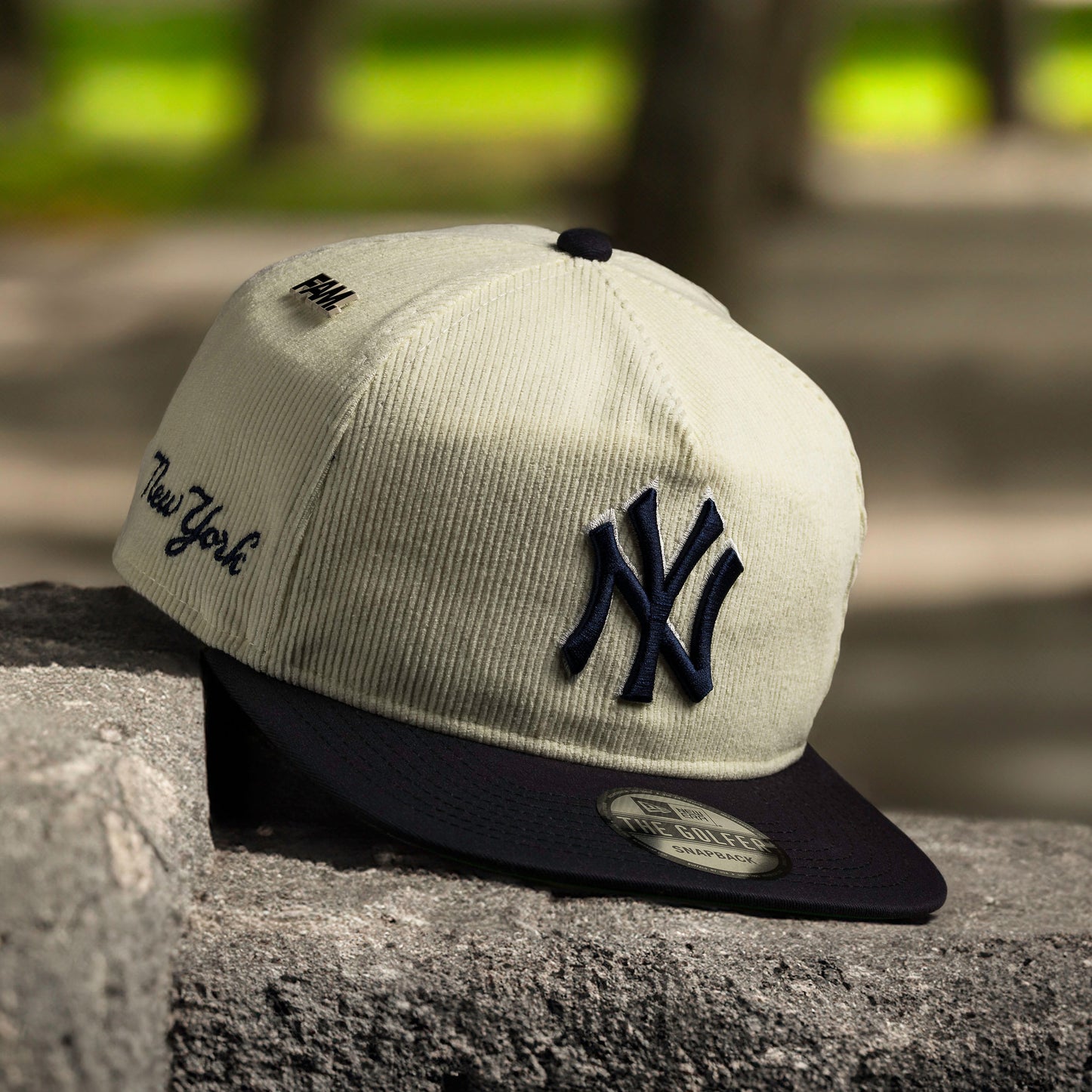 NEW YORK YANKEES MLB CHROME WHITE NAVY TWO TONE KELLY GREEN UV / NEW ERA GOLFER CAP