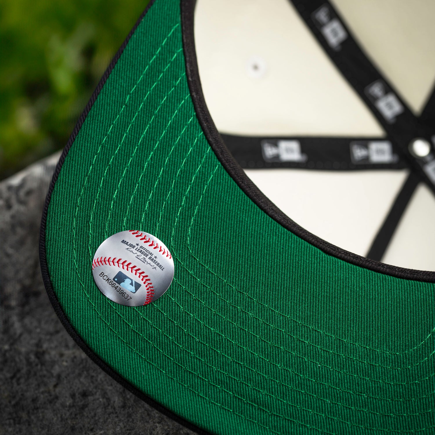 NEW YORK YANKEES MLB CHROME WHITE NAVY TWO TONE KELLY GREEN UV / NEW ERA GOLFER CAP