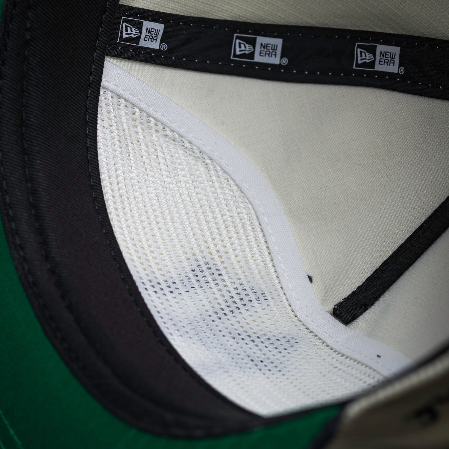 NEW YORK YANKEES MLB CHROME WHITE NAVY TWO TONE KELLY GREEN UV / NEW ERA GOLFER CAP