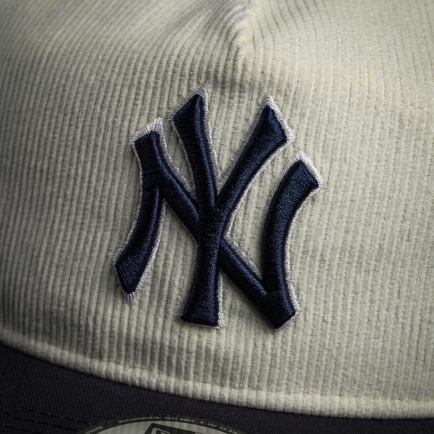 NEW YORK YANKEES MLB CHROME WHITE NAVY TWO TONE KELLY GREEN UV / NEW ERA GOLFER CAP