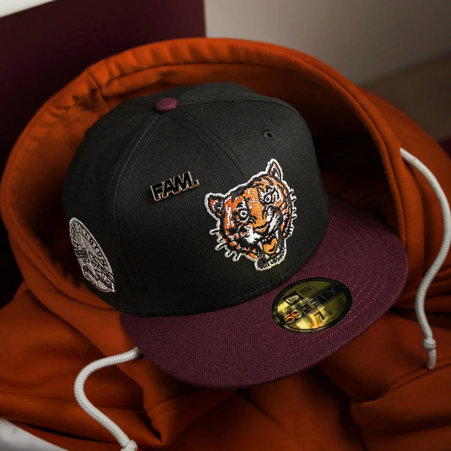 NEW ERA 59FIFTY MLB DETROIT TIGERS BLACK / GREEN UV FITTED CAP