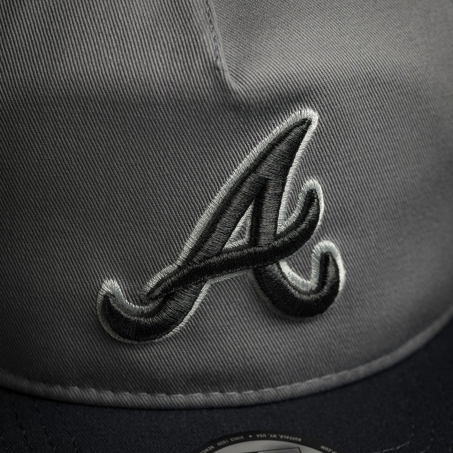 ATLANTA BRAVES MLB GRAY GRAPHITE TWO TONE GRAY UV / NEW ERA GOLFER CAP