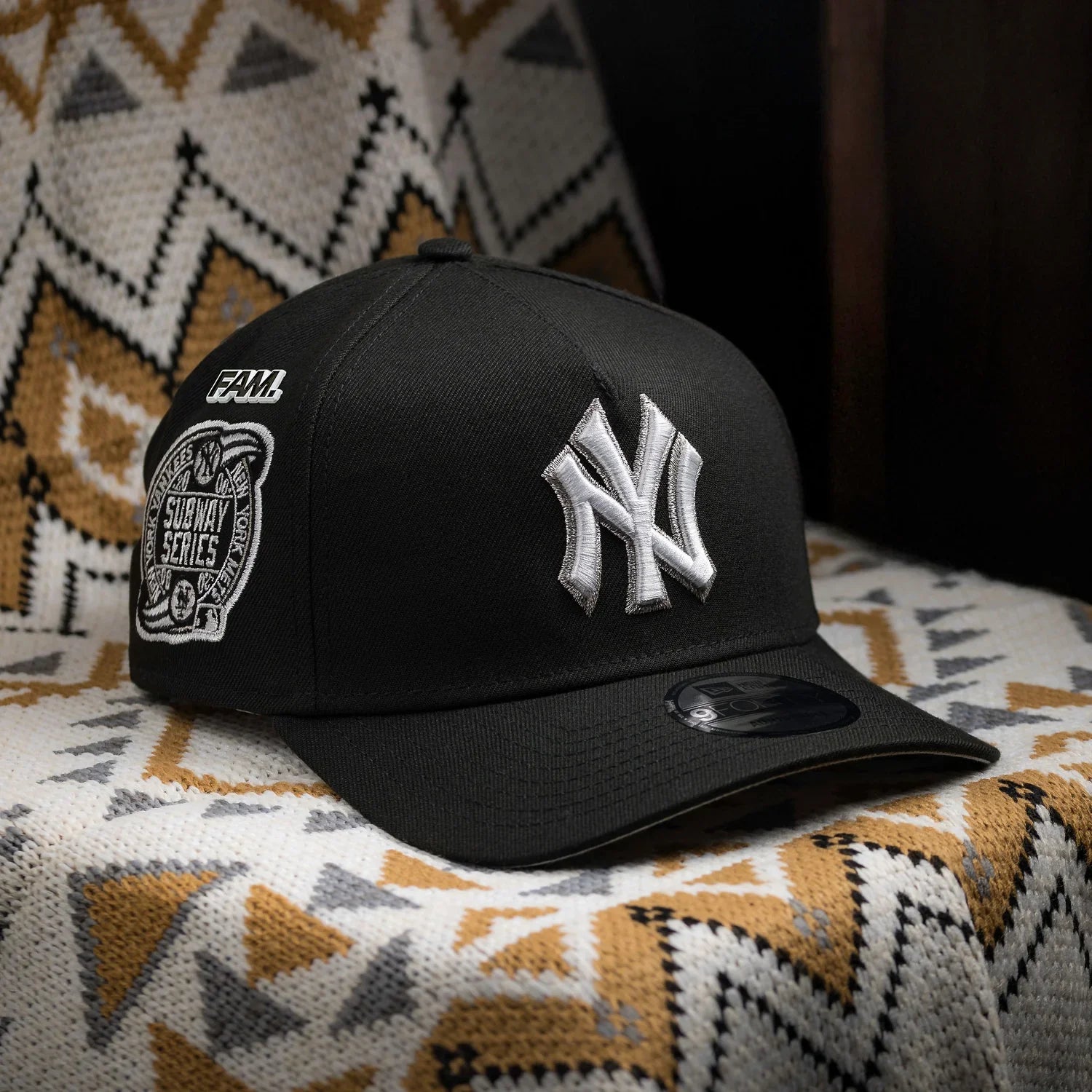 NEW ERA 9FORTY A-FRAME MLB WS 2000 NEW YORK YANKEES BLACK / GRAY UV SNAPBACK