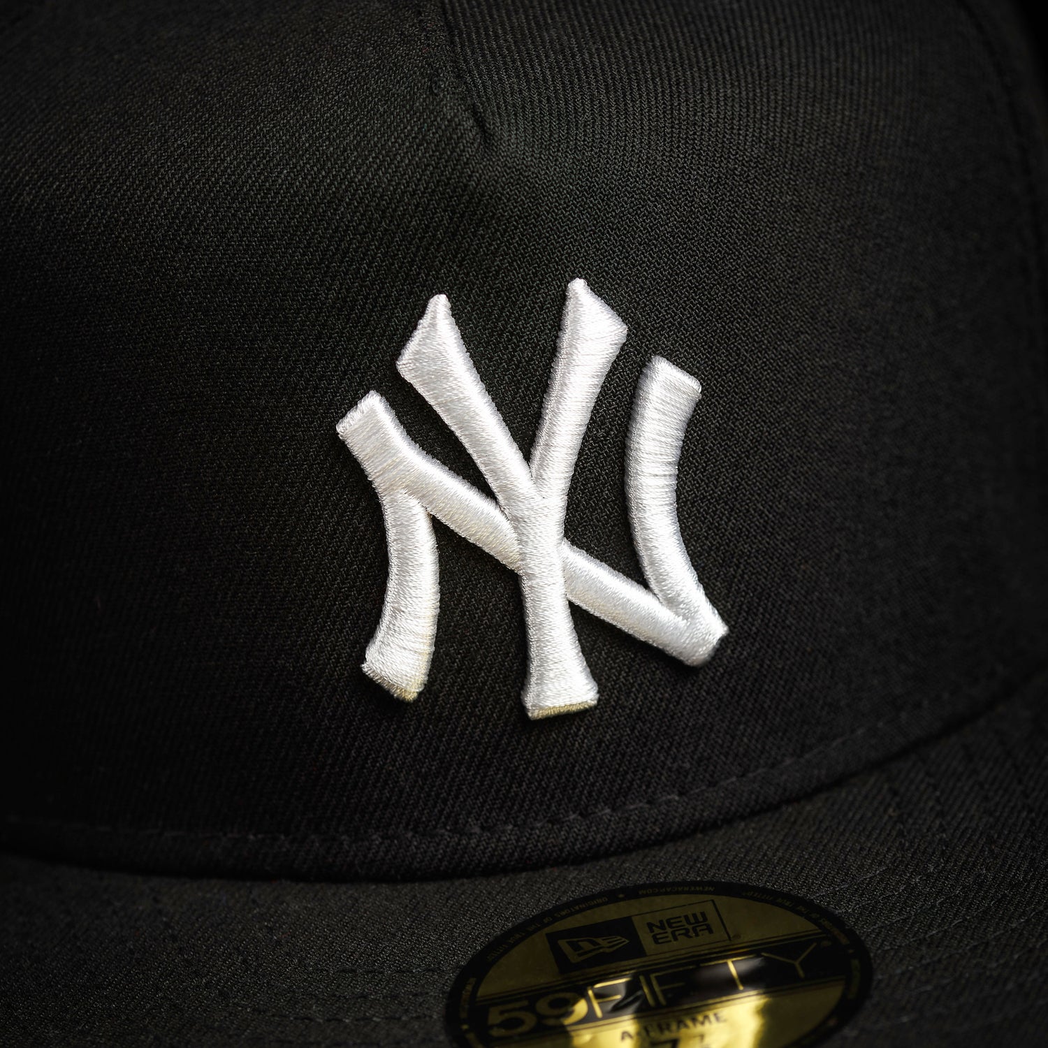 NEW ERA 59FIFTY A-FRAME MLB NEW YORK YANKEES WS 99 BLACK / SCARLET UV FITTED CAP