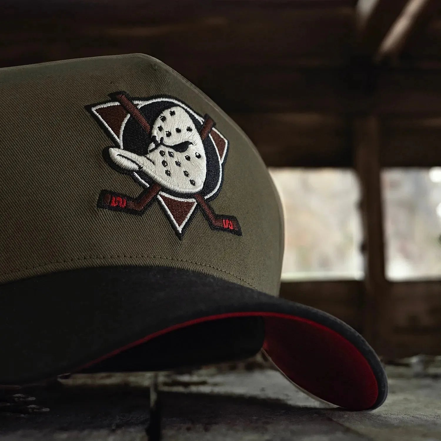NHL ANAHEIM DUCKS SURE SHOT SNAPBACK ’47 MVP VINTAGE SANDALWOOD + MACHETE PIN - FAM