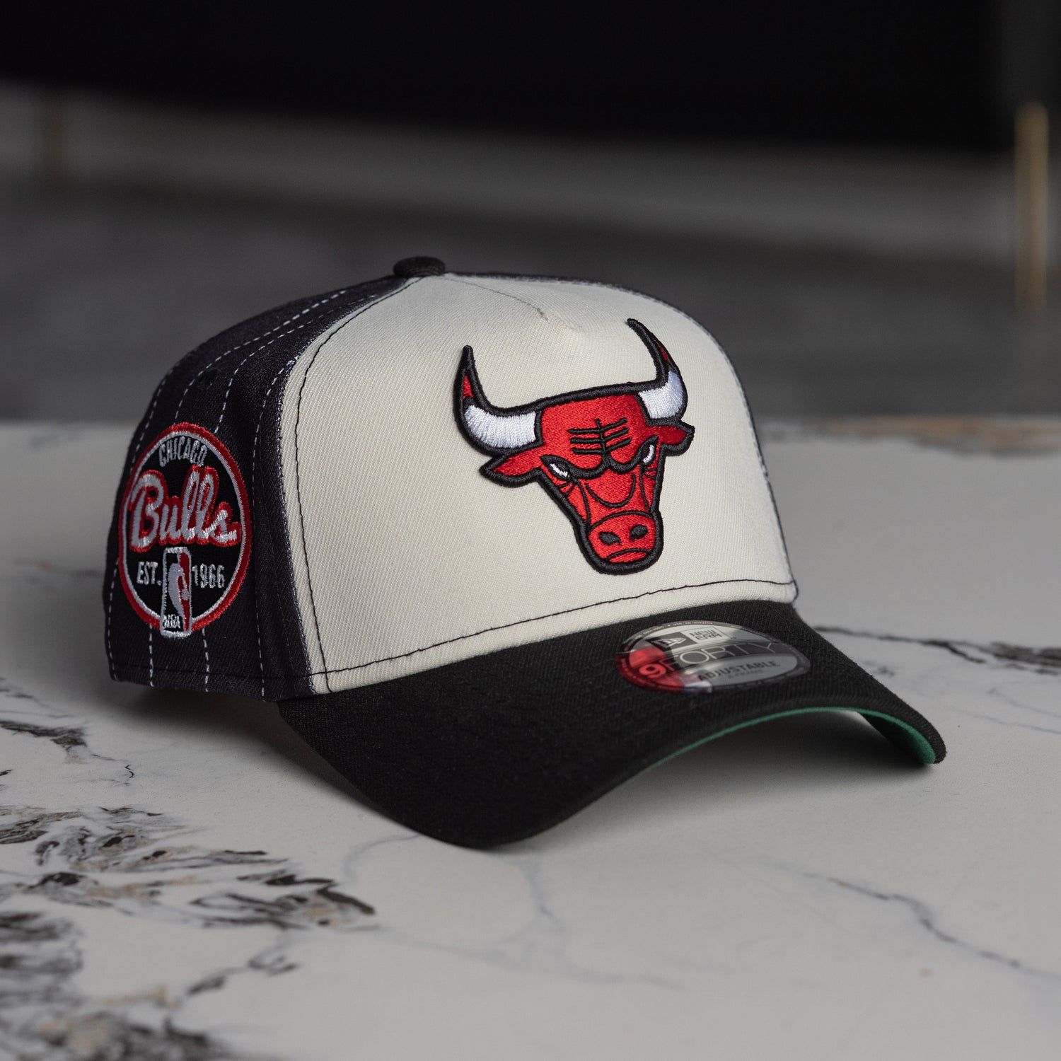 CHICAGO BULLS NBA CHROME WHITE BLACK TWO TONE KELLY GREEN UV / NEW ERA 9FORTY A-FRAME