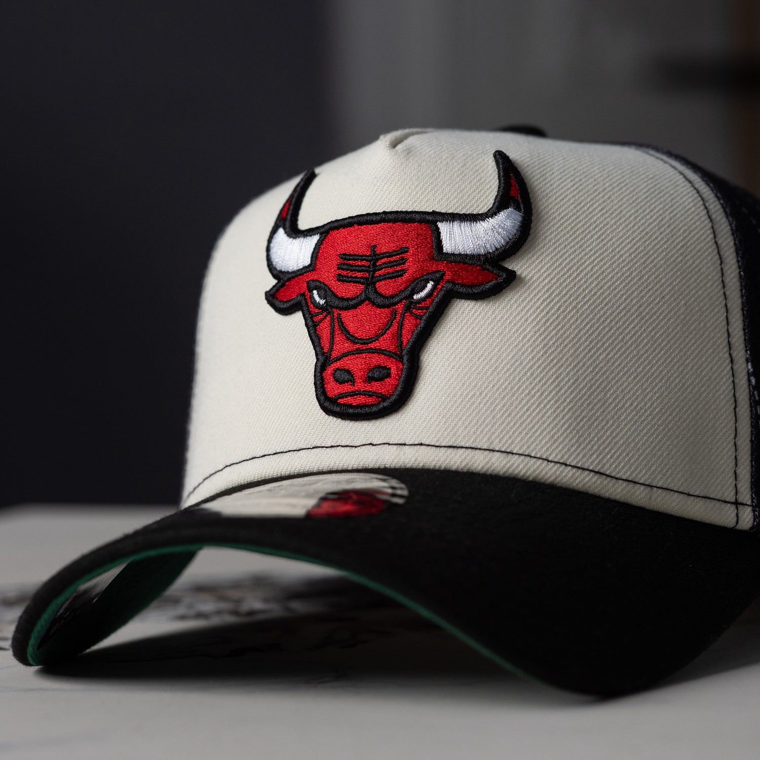 CHICAGO BULLS NBA CHROME WHITE BLACK TWO TONE KELLY GREEN UV / NEW ERA 9FORTY A-FRAME