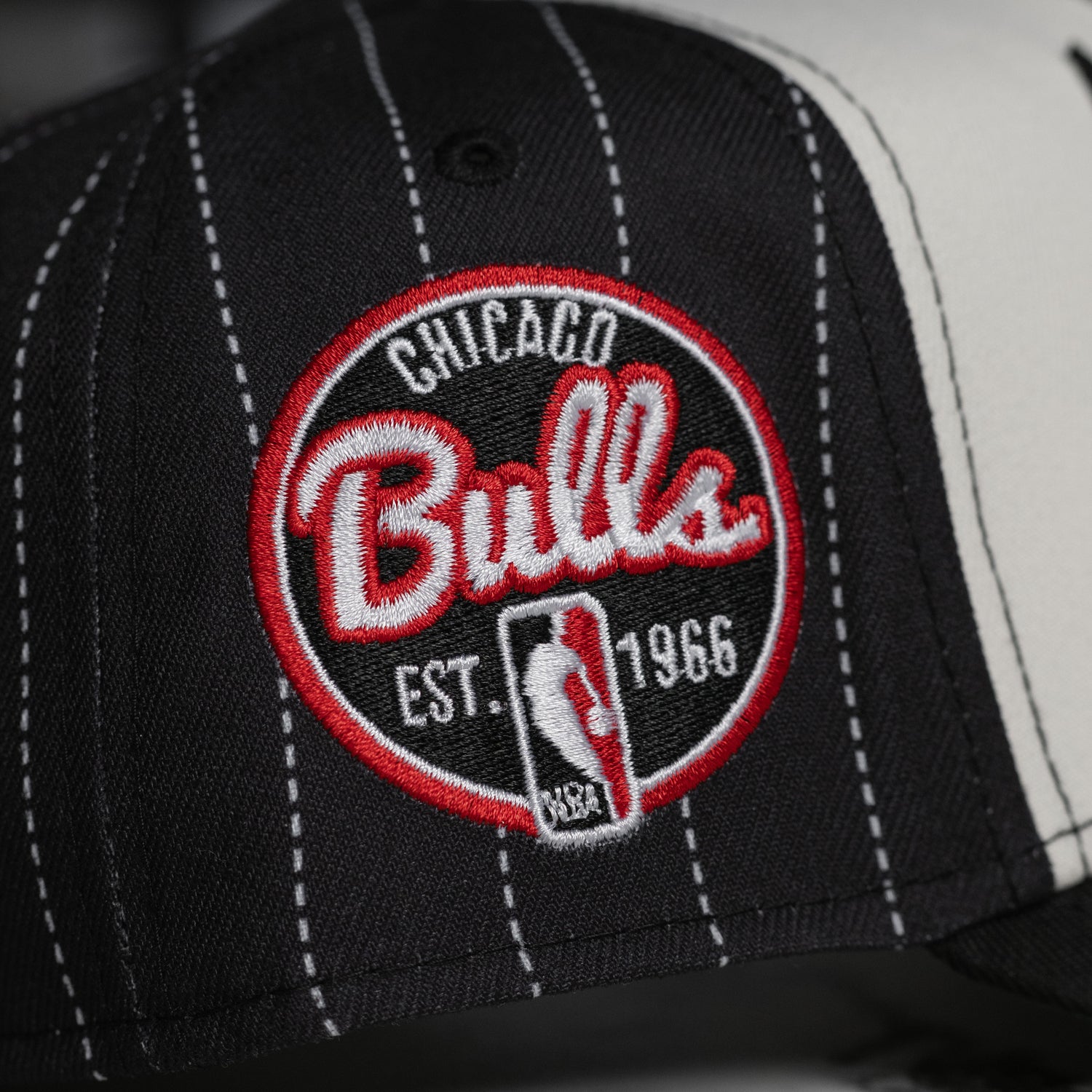 CHICAGO BULLS NBA CHROME WHITE BLACK TWO TONE KELLY GREEN UV / NEW ERA 9FORTY A-FRAME