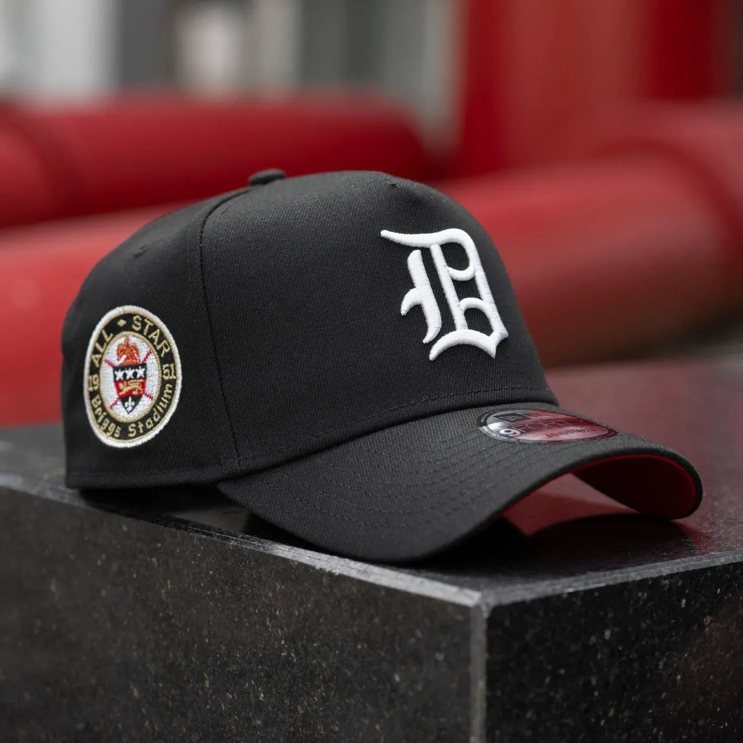NEW ERA 9FORTY DETROIT TIGERS BRIGGS STADIUM BLACK / SCARLET RED UV - FAM