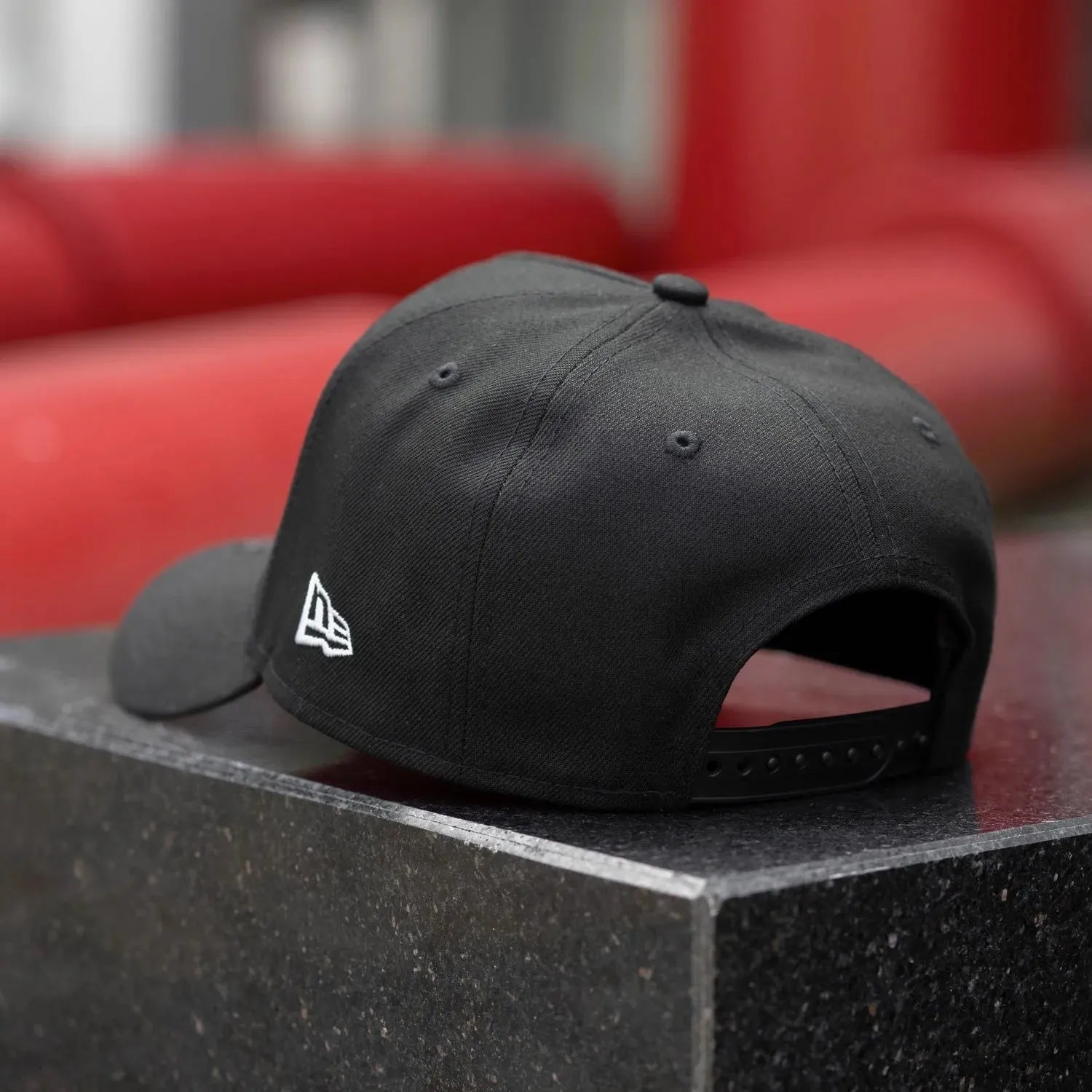 NEW ERA 9FORTY LOS ANGELES ANGELS SIDE PATCH BLACK / SCARLET NEW ERA 9FORTY LOS ANGELES ANGELS SIDE PATCH BLACK / SCARLET