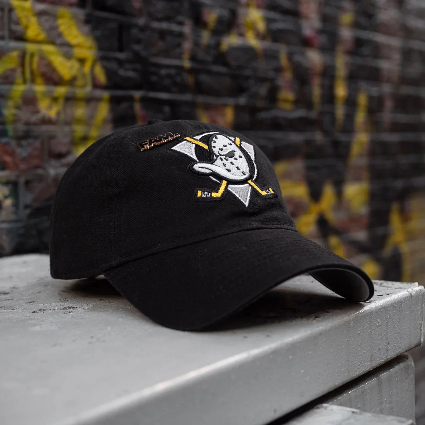 NEW ERA 9TWENTY NHL ANAHEIM DUCKS BLACK / GRAY UV CAP