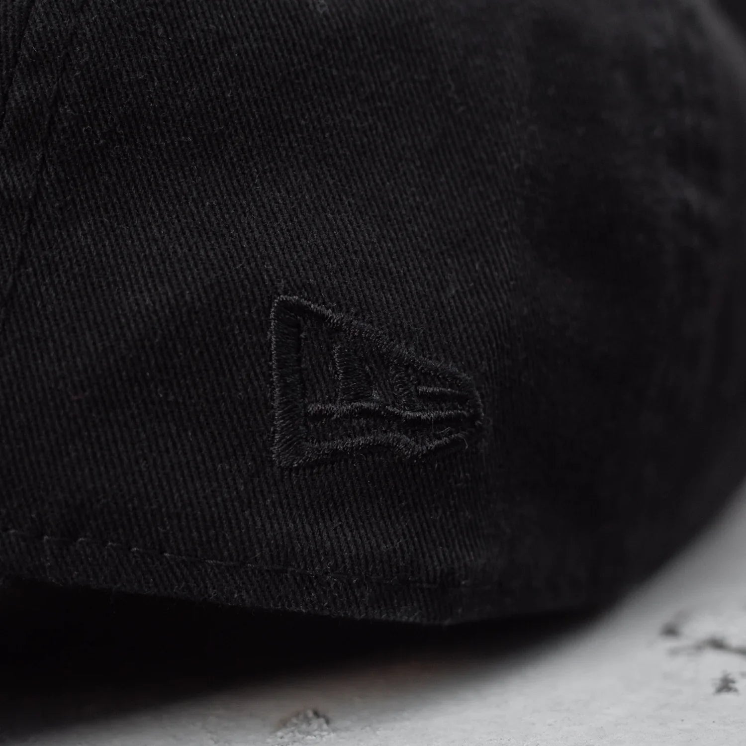 NEW ERA 9TWENTY NHL ANAHEIM DUCKS BLACK / GRAY UV CAP