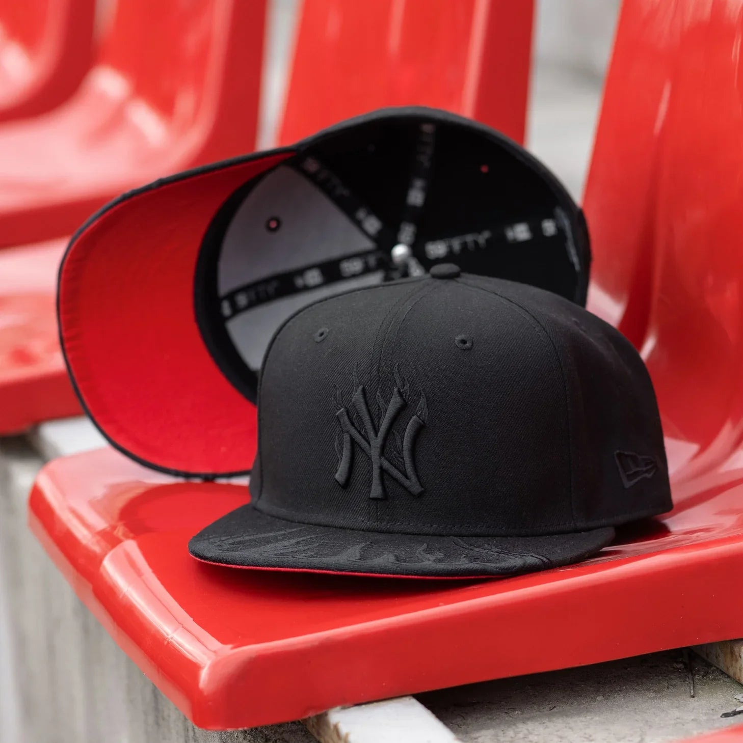 EXCLUSIVE NEW YORK YANKEES MLB FLAME RED UV / NEW ERA 59FIFTY FITTED CAP