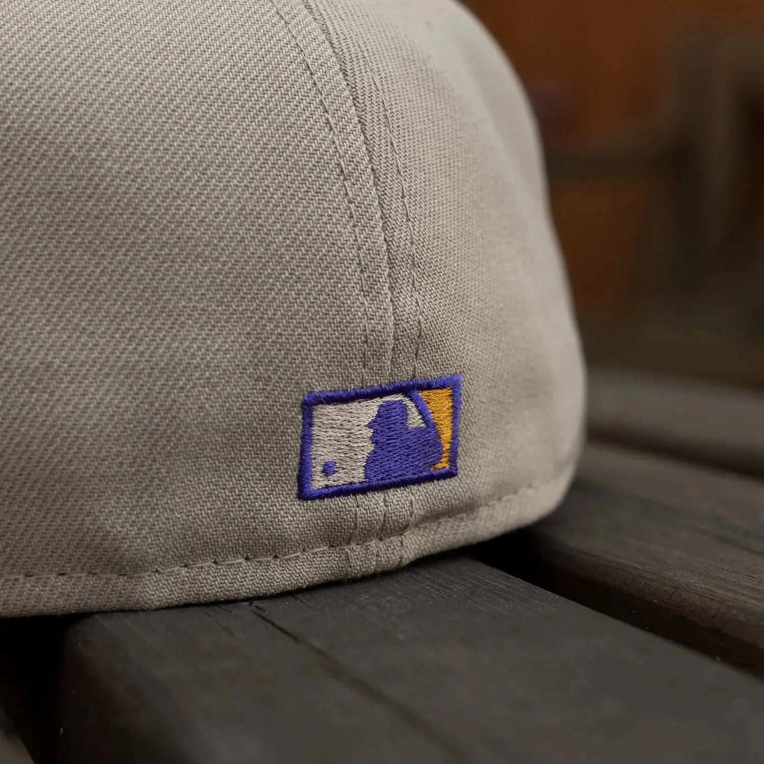 NEW ERA 59FIFTY MLB ATLANTA BRAVES WORLD SERIES 2021 TWO TONE / GREY UV FITTED CAP - FAM