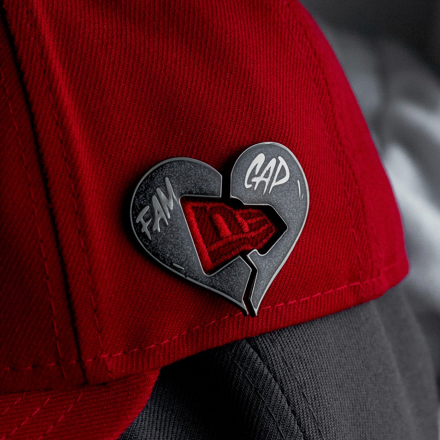 FAM MAGNETIC PIN – VALENTINE BLACK HEART EDITION