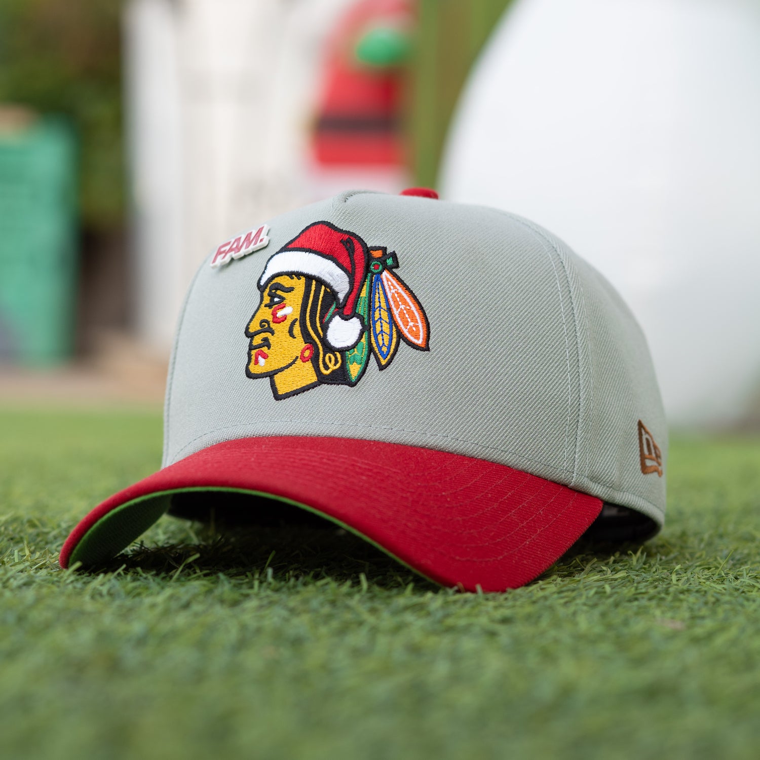 CHICAGO BLACKHAWKS NHL TWO TONE SANTA HAT GRINCH GREEN UV / NEW ERA 9FORTY A-FRAME