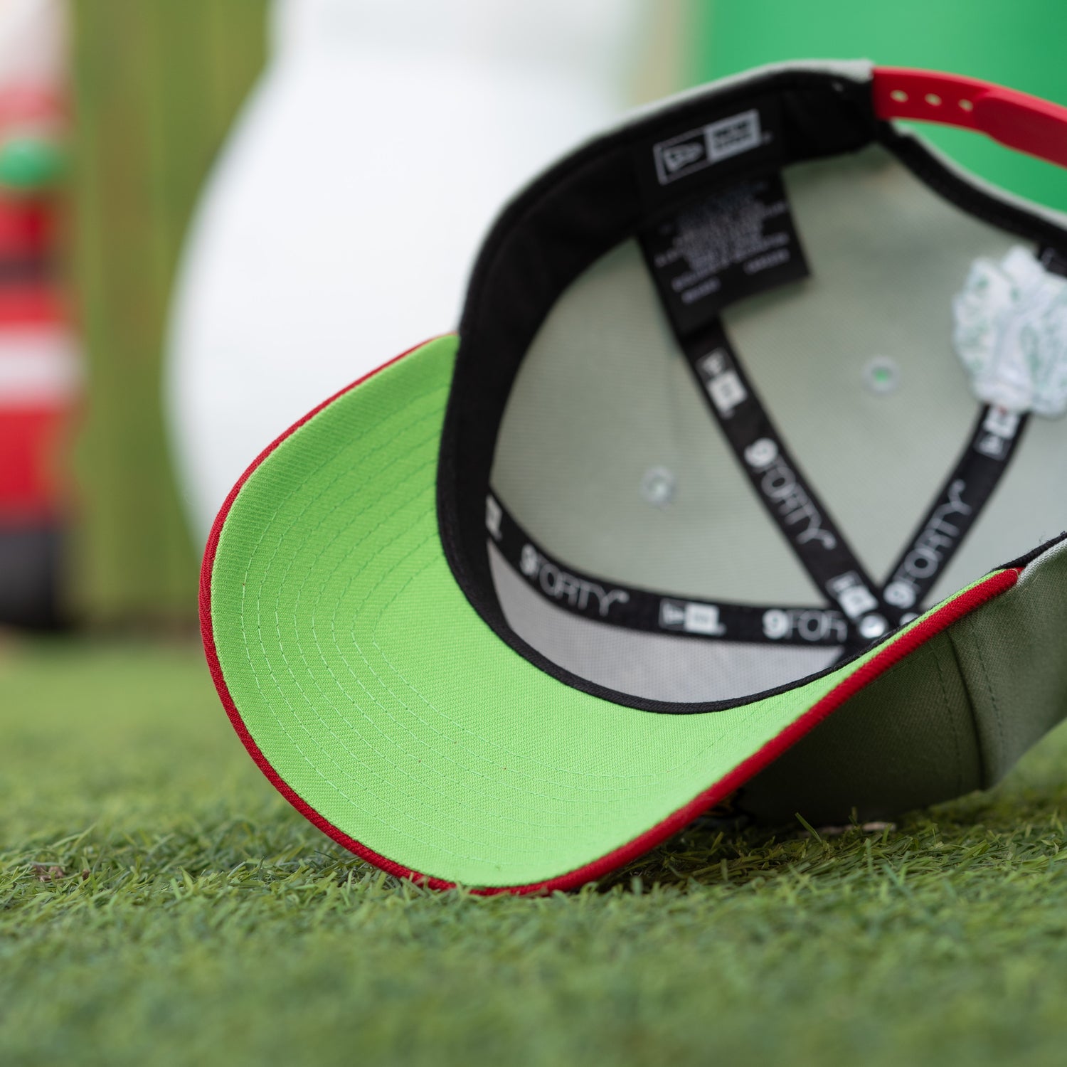 CHICAGO BLACKHAWKS NHL TWO TONE SANTA HAT GRINCH GREEN UV / NEW ERA 9FORTY A-FRAME